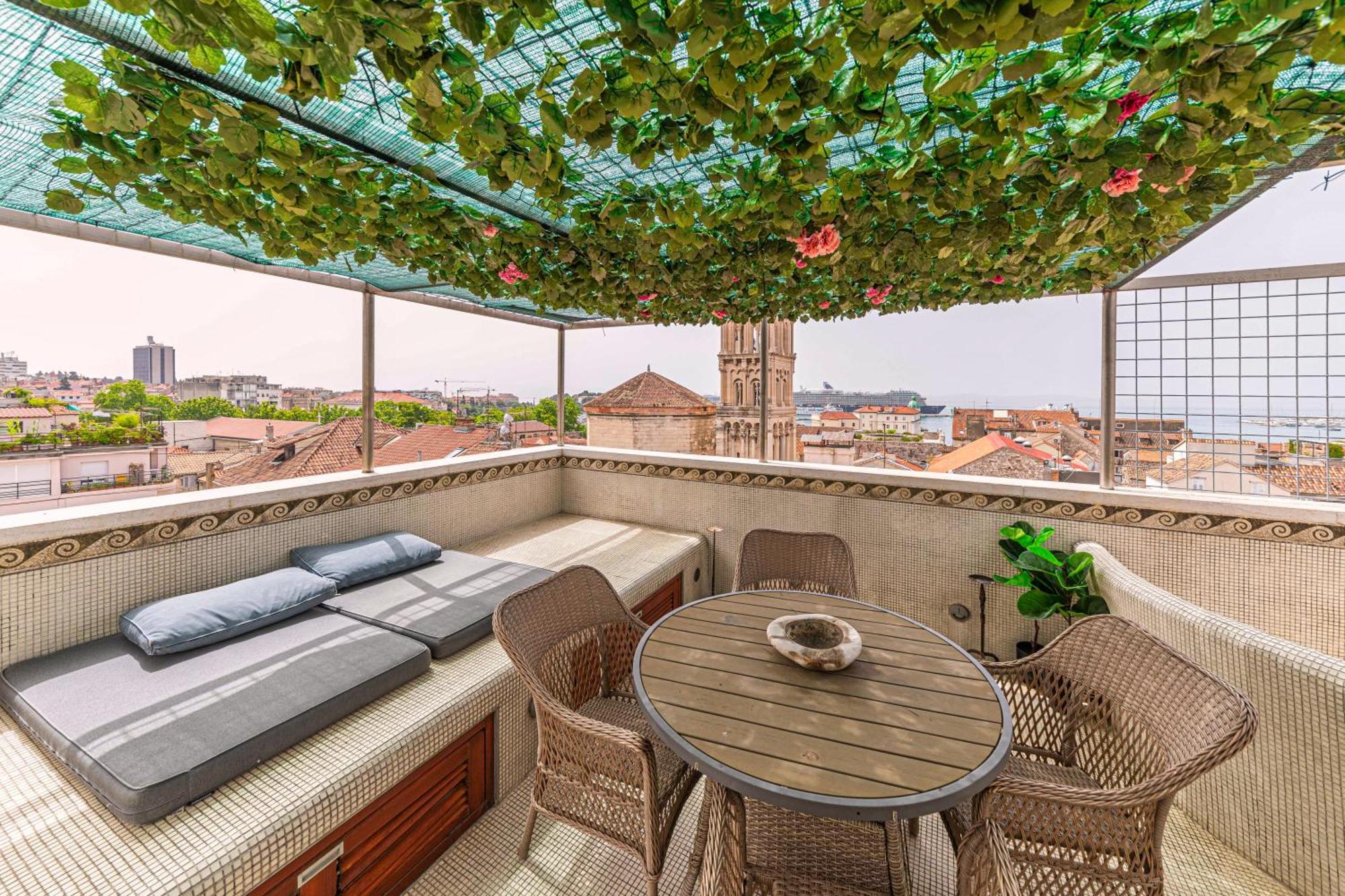Augubio Penthouse Apartment Split Exterior photo